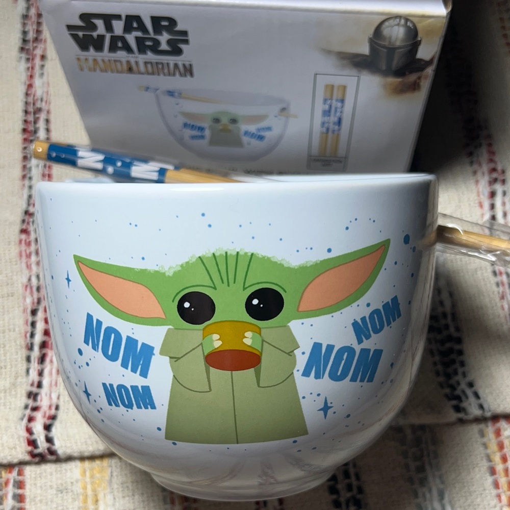 🥢Disney Star Wars The Mandelorian Baby Yoda Grogu Ceramic Bowl with Chopsticks - Picture 1 of 12